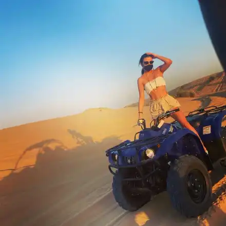 Деси Цонева подкара АТВ в пустинята (Фото)