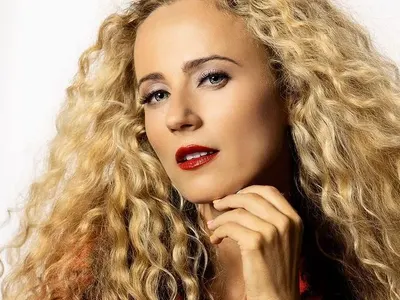 Деси Добева чукна 40 години и издаде книга!