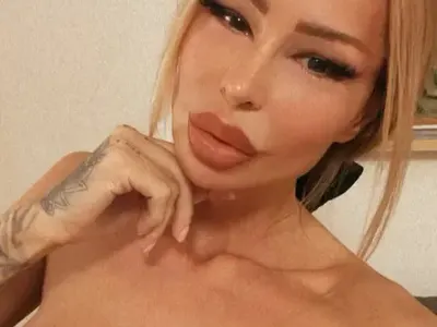 Деси Фотосесията замяза на карикатура