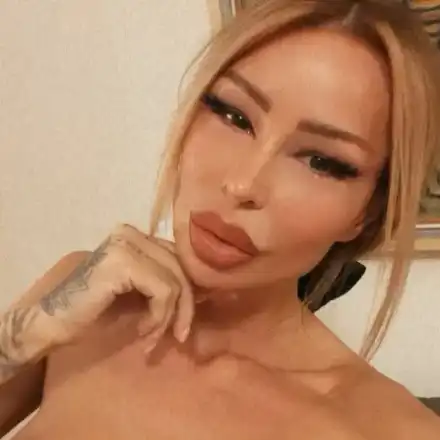 Деси Фотосесията замяза на карикатура