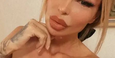 Деси Фотосесията замяза на карикатура