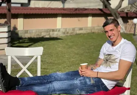 Десподов заживя без гадже в огромно имение