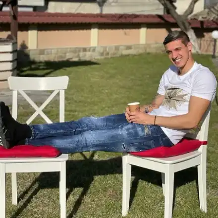 Десподов заживя без гадже в огромно имение