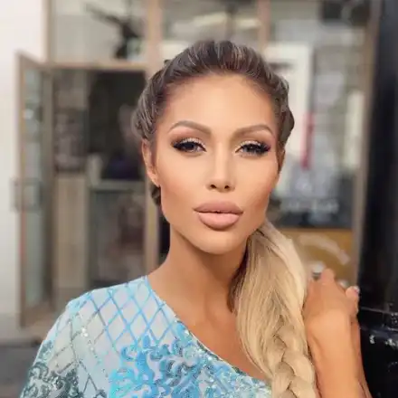 Джулиана Гани пак ляга под ножа