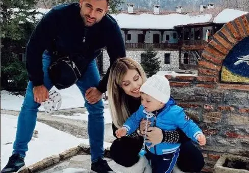 Джулиана Гани всяка неделя на черква с детето