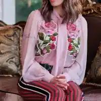 Емилия чукна 39 с видеа от детството си