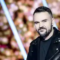 Фенка нападнала Графа в леглото