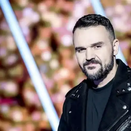 Фенка нападнала Графа в леглото