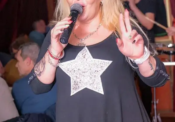 Фолкмашината Снежина: На ръба на оцеляването съм, работя в цех за сандвичи