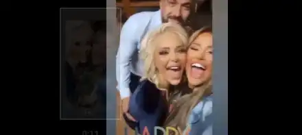 Гери-Никол се натиска с Мис Плеймейт