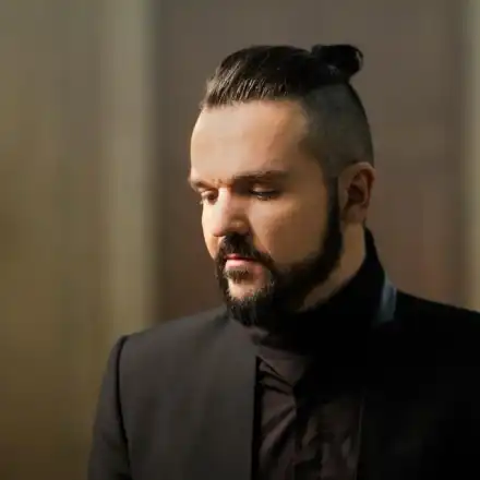 Графа не искал слава и пари