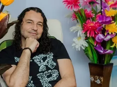 Икебаната бяга от София (Певецът ще работи в кръчма в Русе)