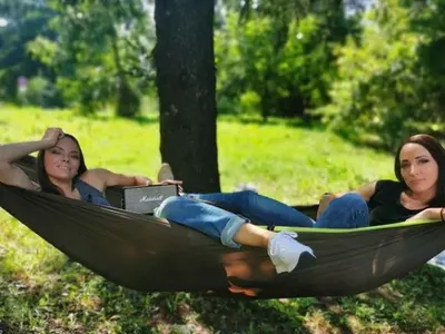 Искра Донова пусна Йоана Темелкова по гащи (Фото)