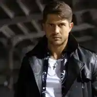 Иво Аръков гази закона! Фучи на червено! (СНИМКИ)