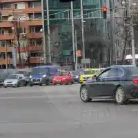 Иво Аръков гази закона! Фучи на червено! (СНИМКИ)