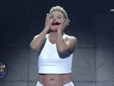 Къци изби рибата по голо дупе в национален ефир СНИМКА