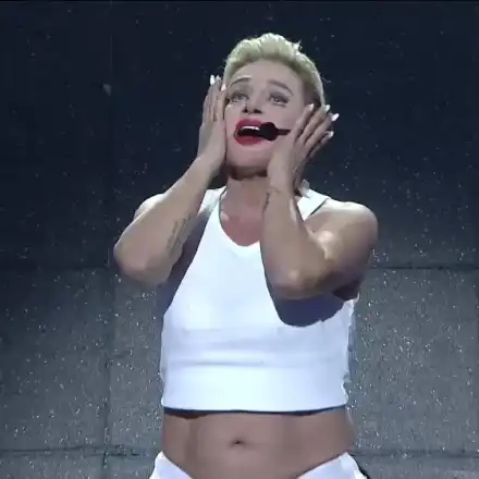 Къци изби рибата по голо дупе в национален ефир СНИМКА