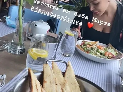 Като отвързани:  Плеймейтки атакуват кръчмите (Снимки)