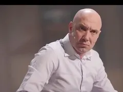Кръчма ОТКРАДНА Захари Бахаров! Скъсват го от бъзици в нета - ФОТО