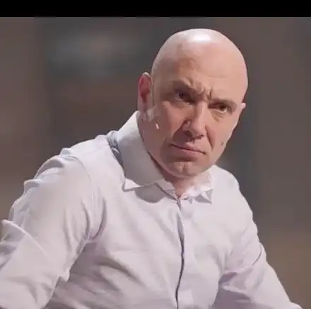 Кръчма ОТКРАДНА Захари Бахаров! Скъсват го от бъзици в нета - ФОТО