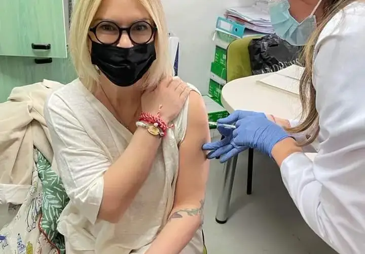 Кремена Халваджиян се ваксинира