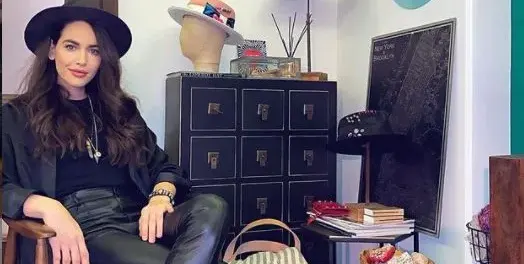 Кристина Милева е Шапкарката