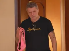 Куката развя розови прашки
