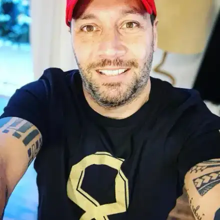 Лео си купи фланелка, носена от Марадона