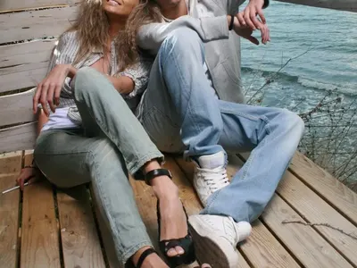 Лилана и брат й обикалят София (Папарашко фото)