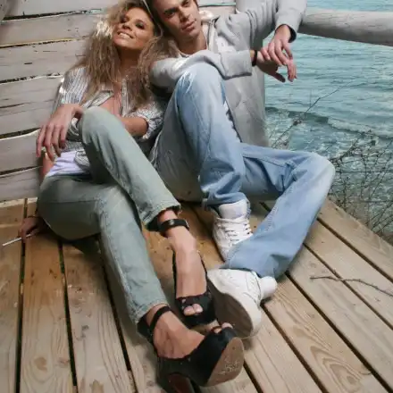 Лилана и брат й обикалят София (Папарашко фото)