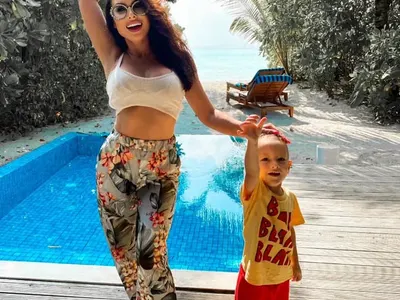 Лили Клюкарката се опна на Малдивите (СНИМКИ)