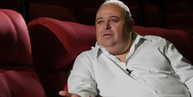 Любо Нейков се ЗАВЪРНА! Актьорът отново на театралната сцена