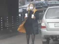 Лора Крумова ходи с едни и същи дрехи (Журналистката се занемари покрай майчинството)