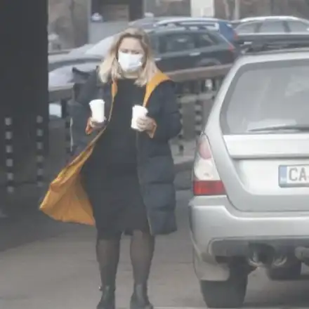 Лора Крумова ходи с едни и същи дрехи (Журналистката се занемари покрай майчинството)