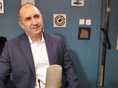 Майката на Румен Радев първа дружка с бившата му тъща