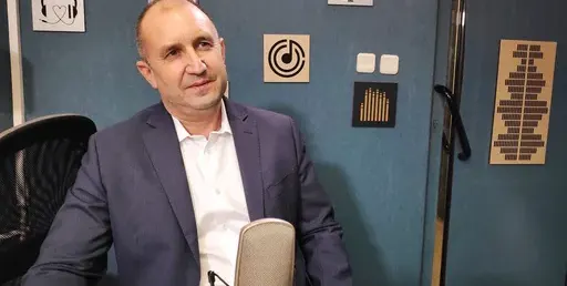 Майката на Румен Радев първа дружка с бившата му тъща