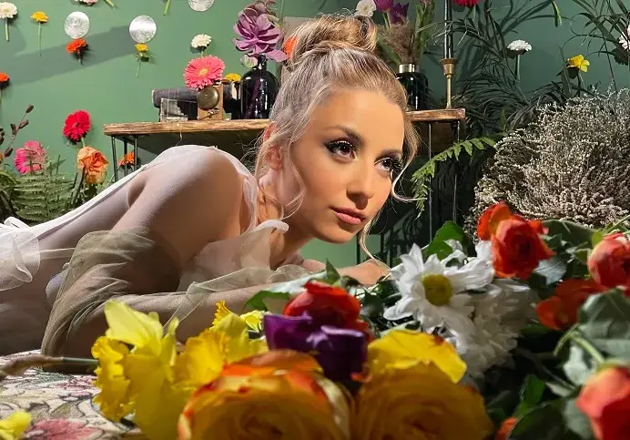 Михаела Маринова с расистка изцепка в „Капките”