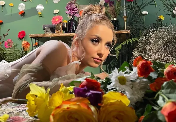 Михаела Маринова с расистка изцепка в „Капките”