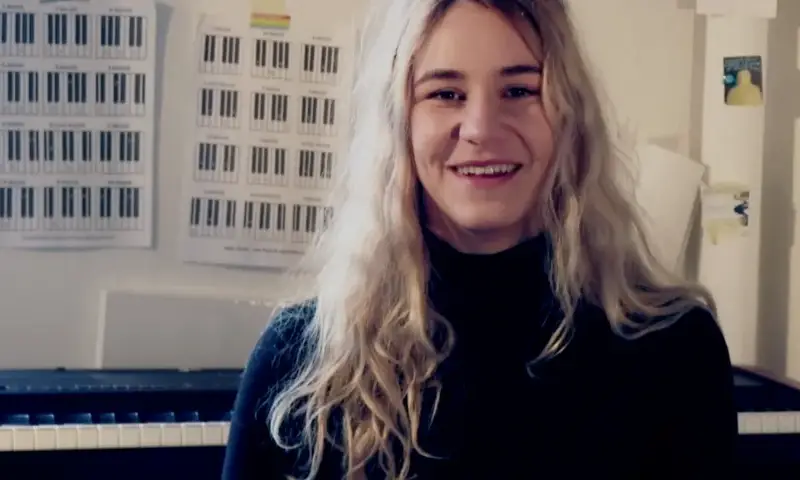 Мила Роберт се фука, че спяла в час