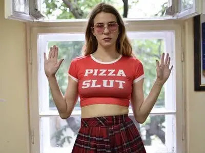 Мила Роберт троши телефони на поразия