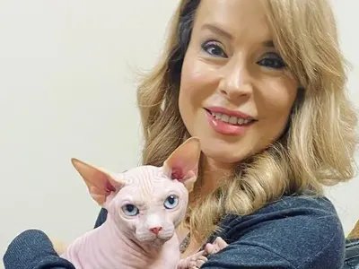 Мира Добрева гушка котка за 5000 долара