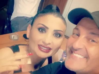 Мис Бони събра каките на попфолка на купон за ЧРД