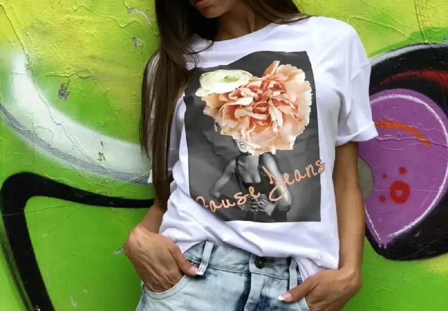 Мис Плеймейт написа книга