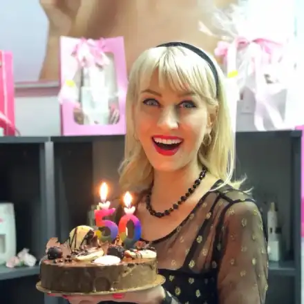 Мисис Баба чукна 50