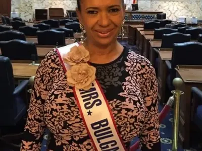 Миски наобиколиха Анита Мейзер