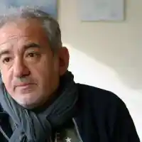 Налетяха на Командарев с псувни! За малко да блъснат режисьора с кола