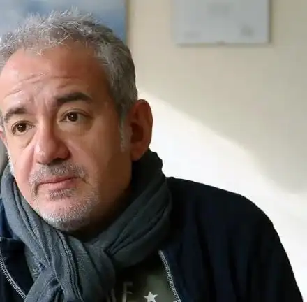 Налетяха на Командарев с псувни! За малко да блъснат режисьора с кола