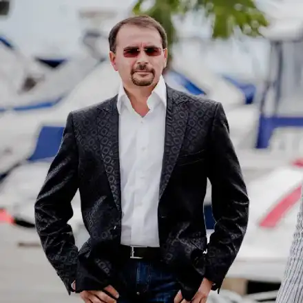 Насред ковид кризата: Братя Диневи купиха два „Майбах“-а за  1,5 млн. лв.