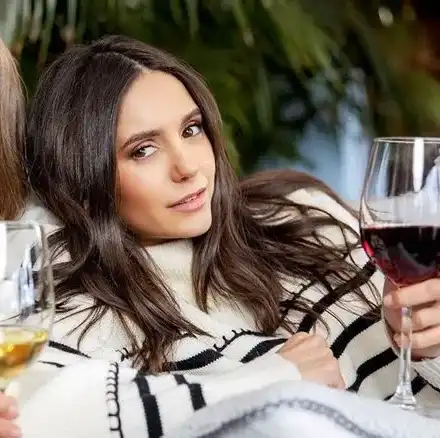 Нина Добрев и Джулиан Хъф пускат на пазара собствено вино