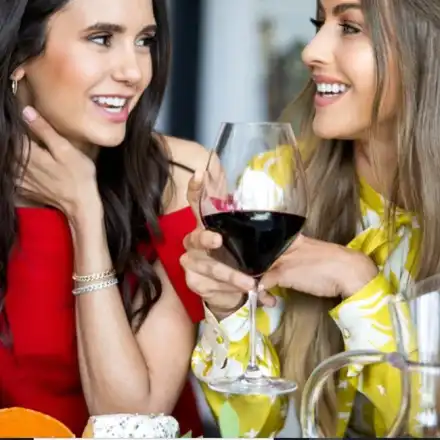 Нина Добрев се зае да прави вино